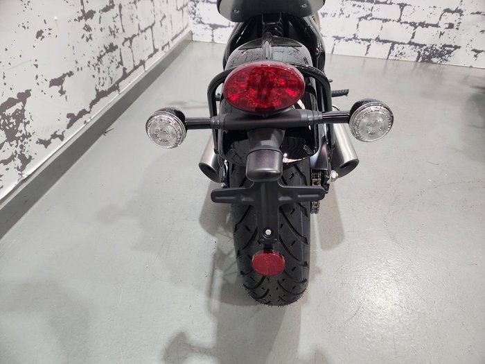 2025 Triumph Bonneville Bobber Bobber Black