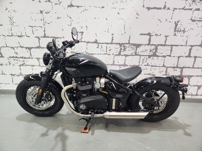 2025 Triumph Bonneville Bobber Bobber Black
