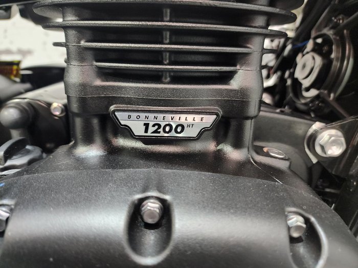2025 Triumph Bonneville Bobber Bobber Black