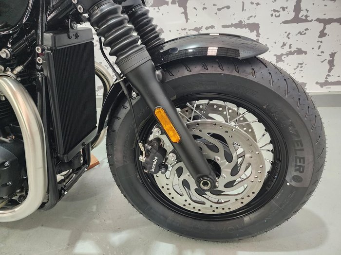 2025 Triumph Bonneville Bobber Bobber Black