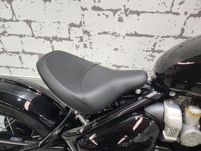 2025 Triumph Bonneville Bobber Bobber Black