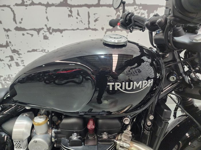 2025 Triumph Bonneville Bobber Bobber Black
