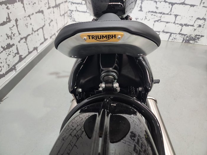 2025 Triumph Bonneville Bobber Bobber Black