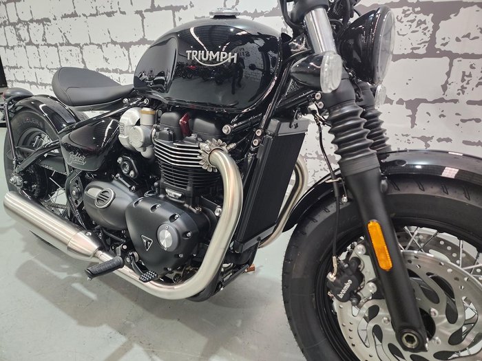2025 Triumph Bonneville Bobber Bobber Black