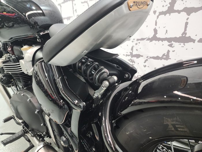 2025 Triumph Bonneville Bobber Bobber Black