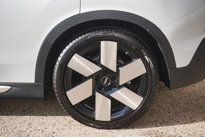 2024 MINI Countryman SE Favoured