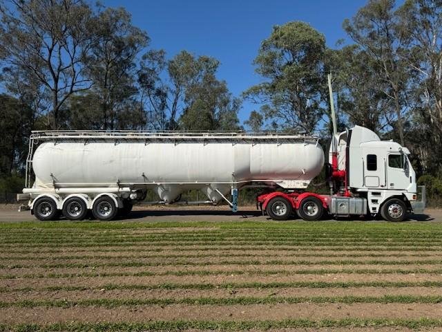 2010 Freightliner Argosy FLH with Kockums STF3 34 pneumatic dry bulk tanker