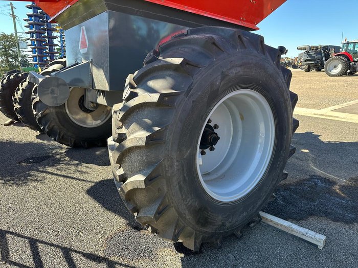 0 AGRIMEC Granbox Standard 16000 Chaser Bin New RED