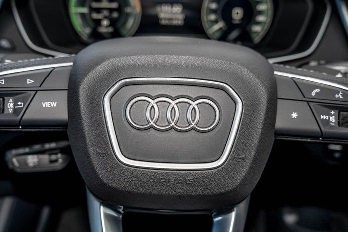 2024 Audi Q5 55 TFSI e S line