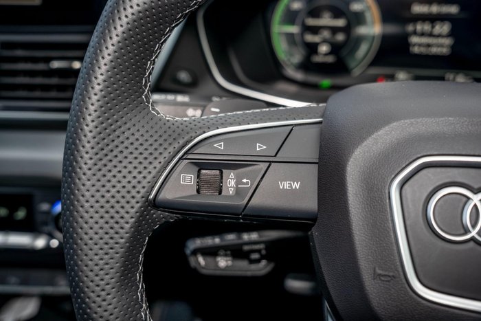 2024 Audi Q5 55 TFSI e S line