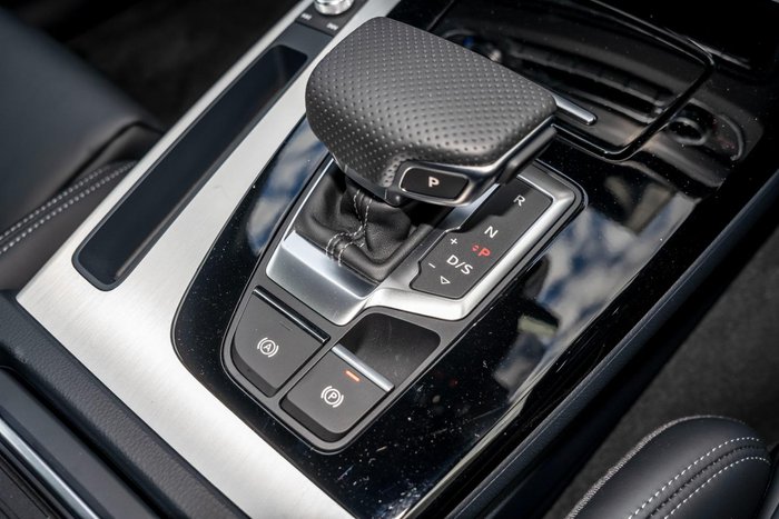 2024 Audi Q5 55 TFSI e S line