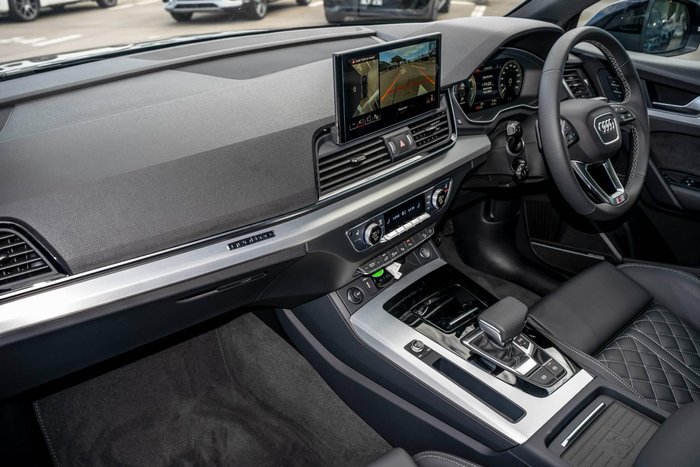 2024 Audi Q5 55 TFSI e S line