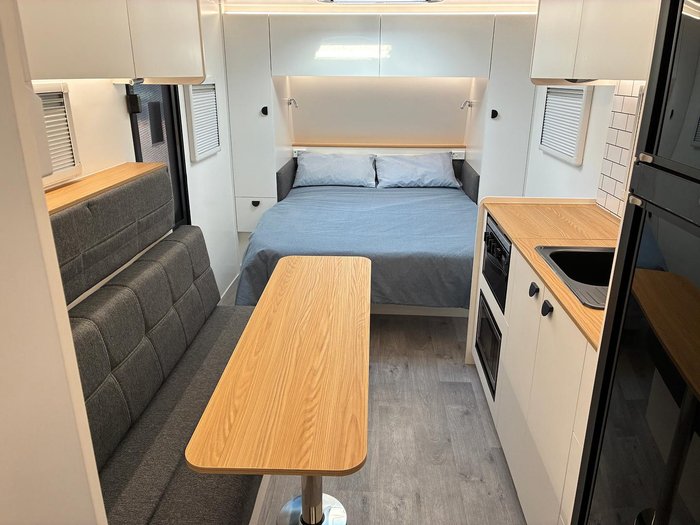 2025 Traveller Destination Track 17