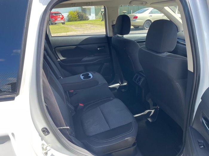 2020 Mitsubishi Outlander ES