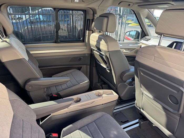 2025 Volkswagen Multivan TDI360 Life