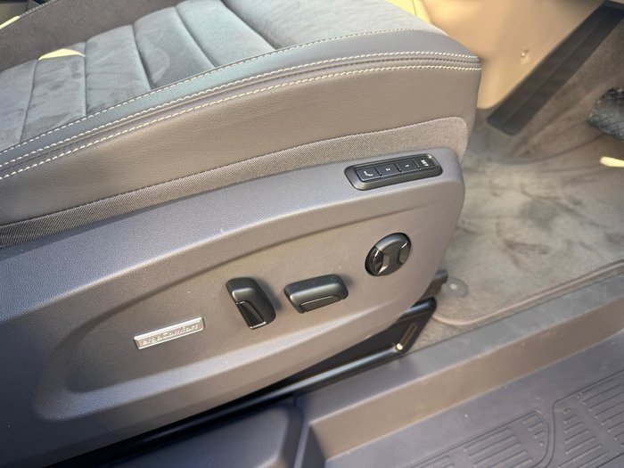 2025 Volkswagen Multivan TDI360 Life