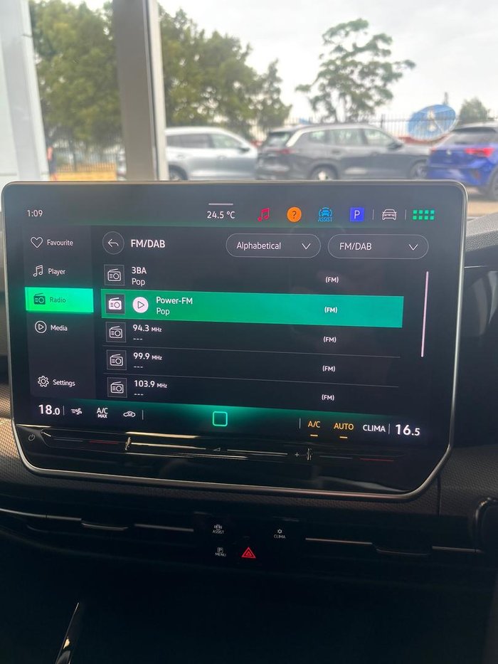 2025 Volkswagen Golf 110TSI Style 8.5 MY25 Pure White