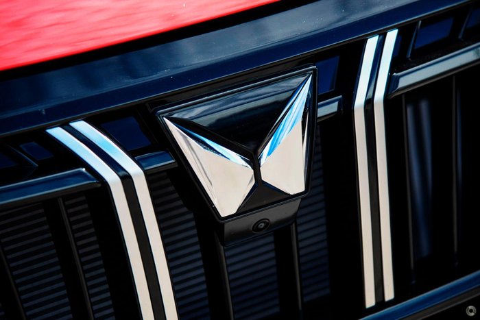 2025 Mahindra XUV700 AX7L