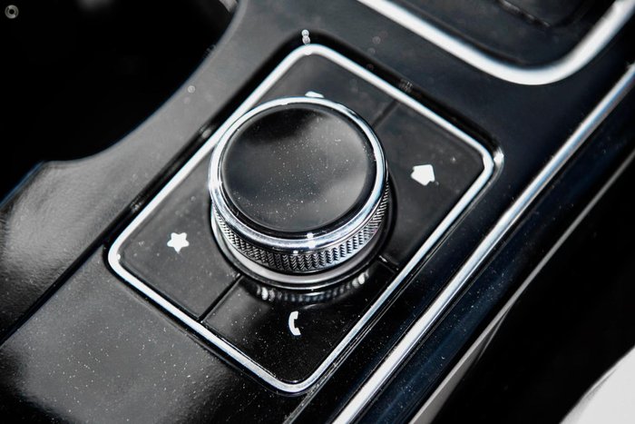 2025 Mahindra XUV700 AX7L