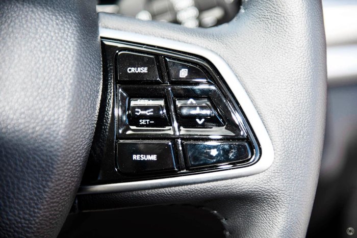 2025 Mahindra XUV700 AX7L