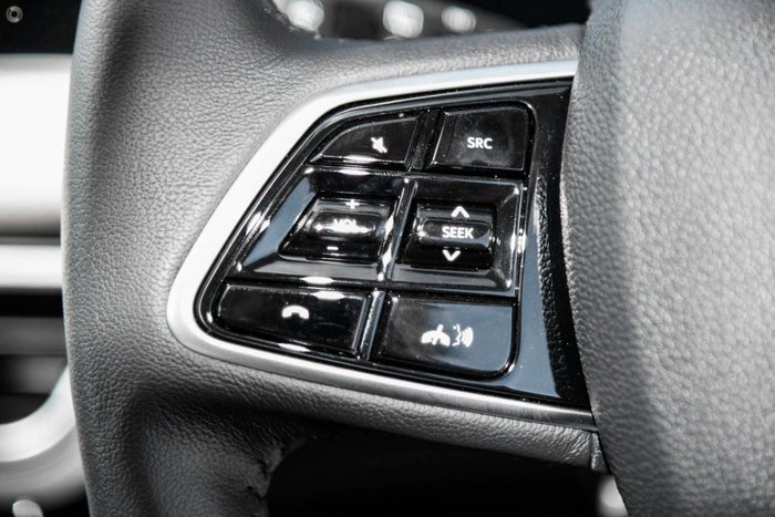 2025 Mahindra XUV700 AX7L