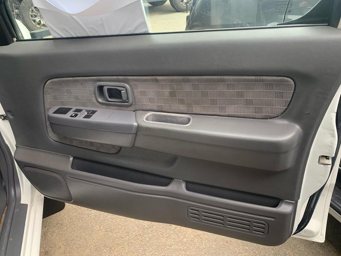 2012 Nissan Navara DX