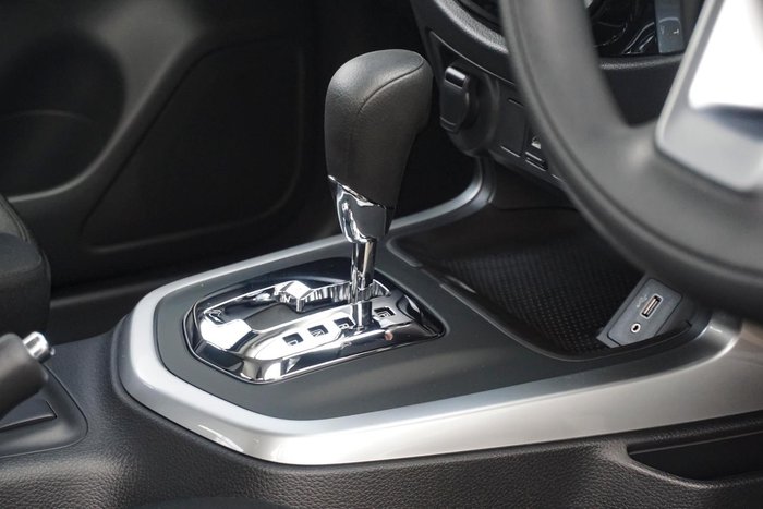 2024 Nissan Navara SL