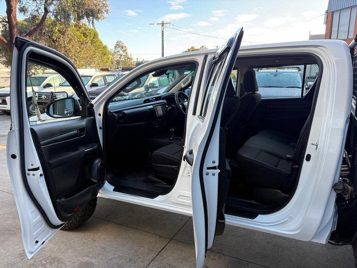2019 Toyota Hilux SR
