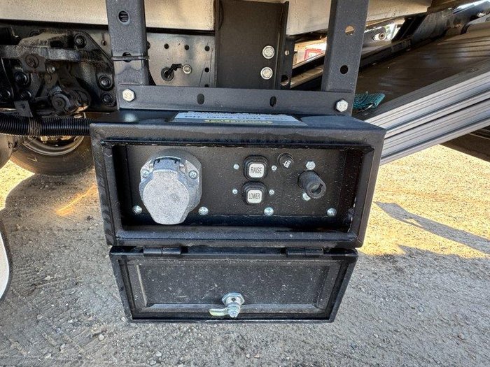 2022 Hino 300 721 Pantech Truck