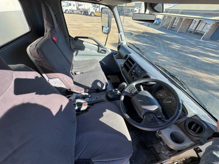 2022 Hino 300 721 Pantech Truck