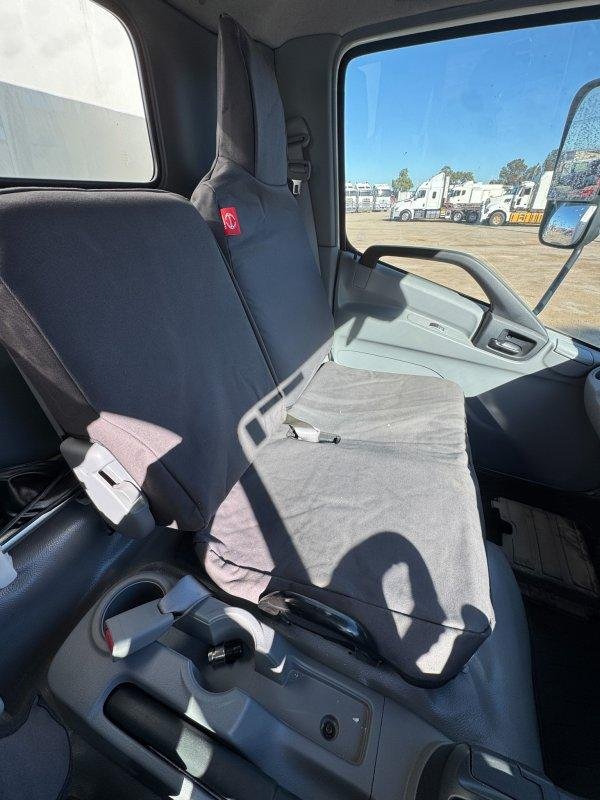 2022 Hino 300 721 Pantech Truck