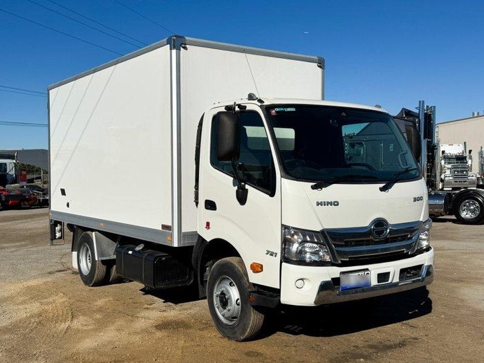 2022 Hino 300 721 Pantech Truck