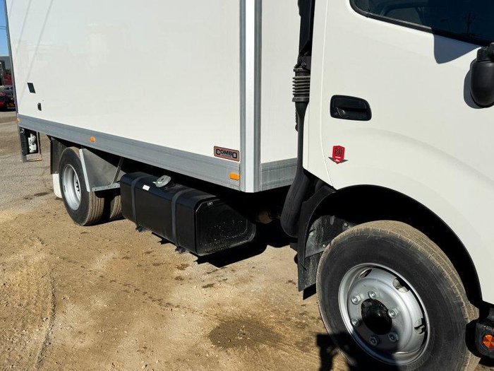 2022 Hino 300 721 Pantech Truck