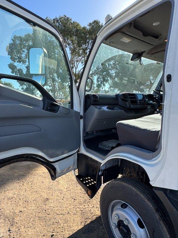 2022 Hino 300 721 Pantech Truck