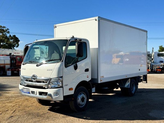 2022 Hino 300 721 Pantech Truck