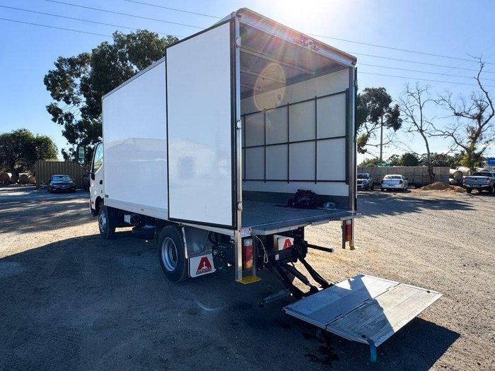 2022 Hino 300 721 Pantech Truck