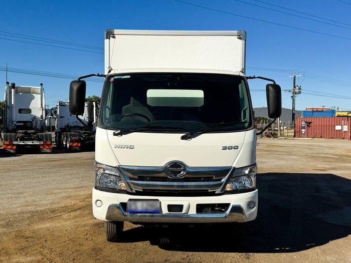 2022 Hino 300 721 Pantech Truck