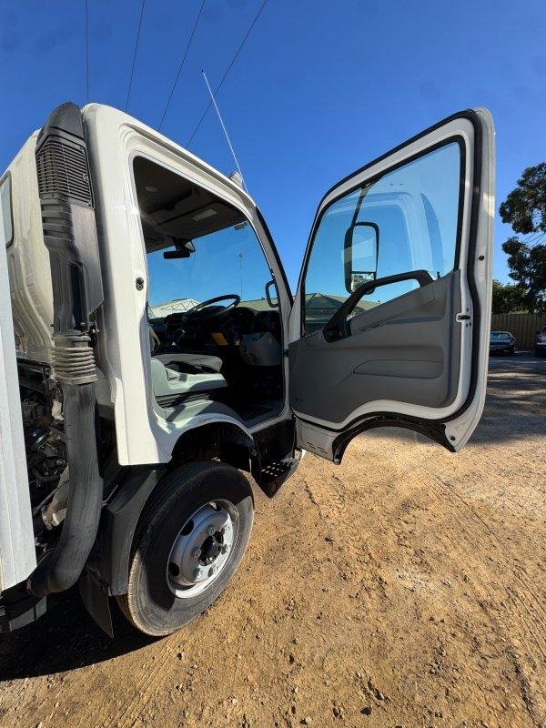 2022 Hino 300 721 Pantech Truck