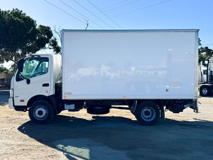 2022 Hino 300 721 Pantech Truck