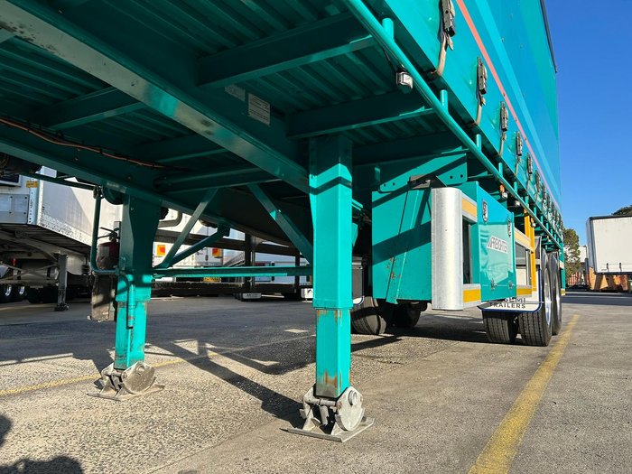 2019 Maxitrans St2 Tandem 14 Pallet Sd Curtain Sider, 4.3M Tail Gate Green