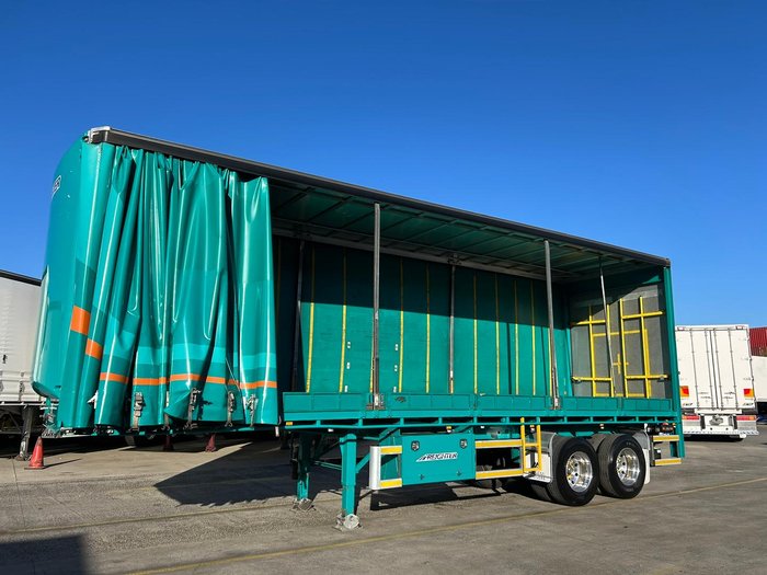2019 Maxitrans St2 Tandem 14 Pallet Sd Curtain Sider, 4.3M Tail Gate Green