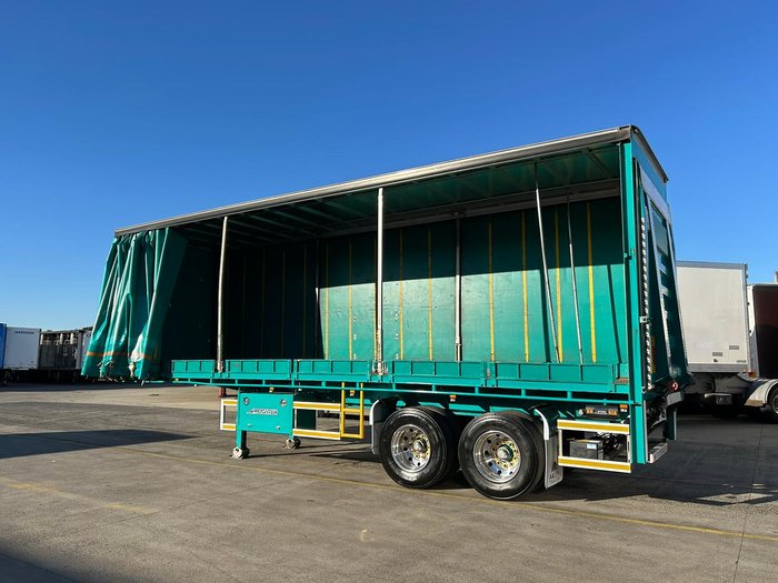 2019 Maxitrans St2 Tandem 14 Pallet Sd Curtain Sider, 4.3M Tail Gate Green