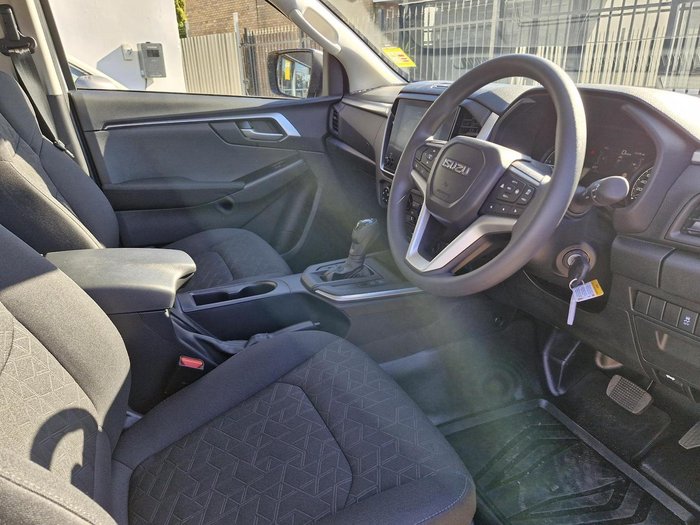 2025 Isuzu D-MAX LS-M