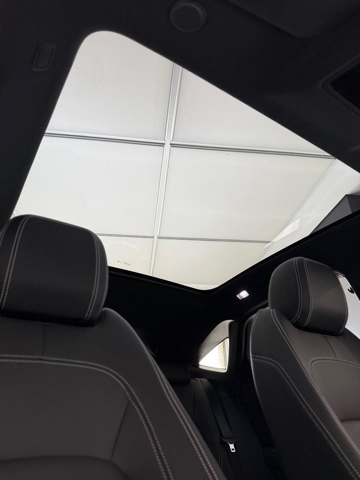 2024 Jaguar E-PACE P250 R-Dynamic SE
