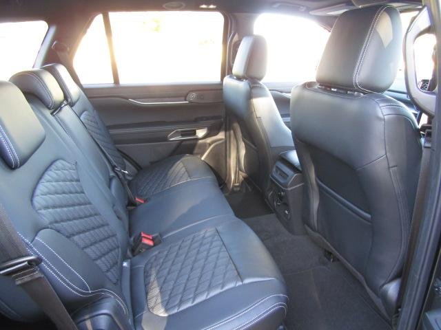 2025 Ford Everest Platinum
