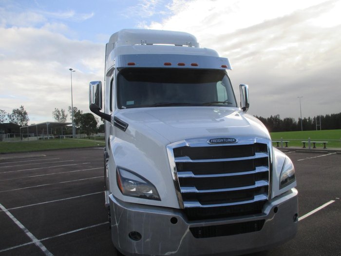 2025 Freightliner Cascadia 126 white