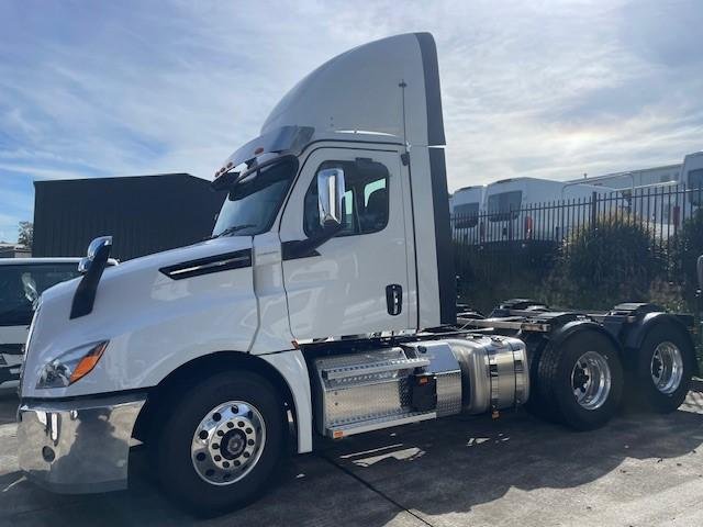 2025 Freightliner Cascadia 126 white
