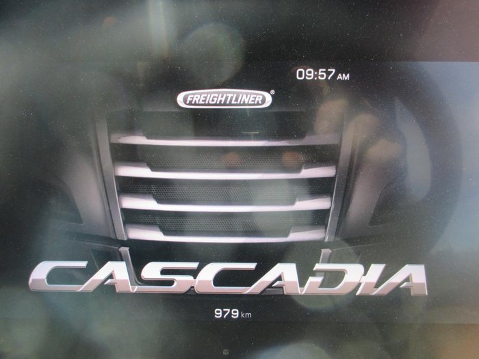 2025 Freightliner Cascadia 126 white