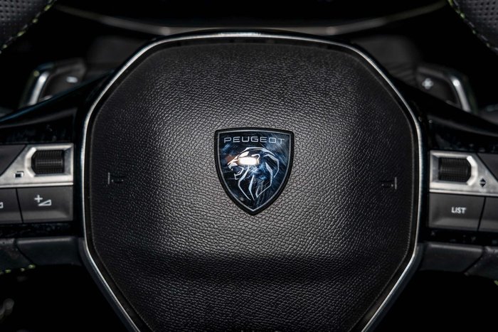 2025 Peugeot 2008 GT Hybrid