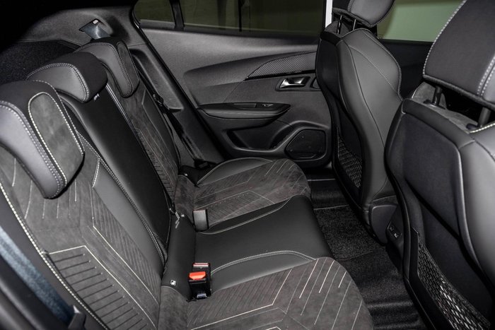 2025 Peugeot 2008 GT Hybrid